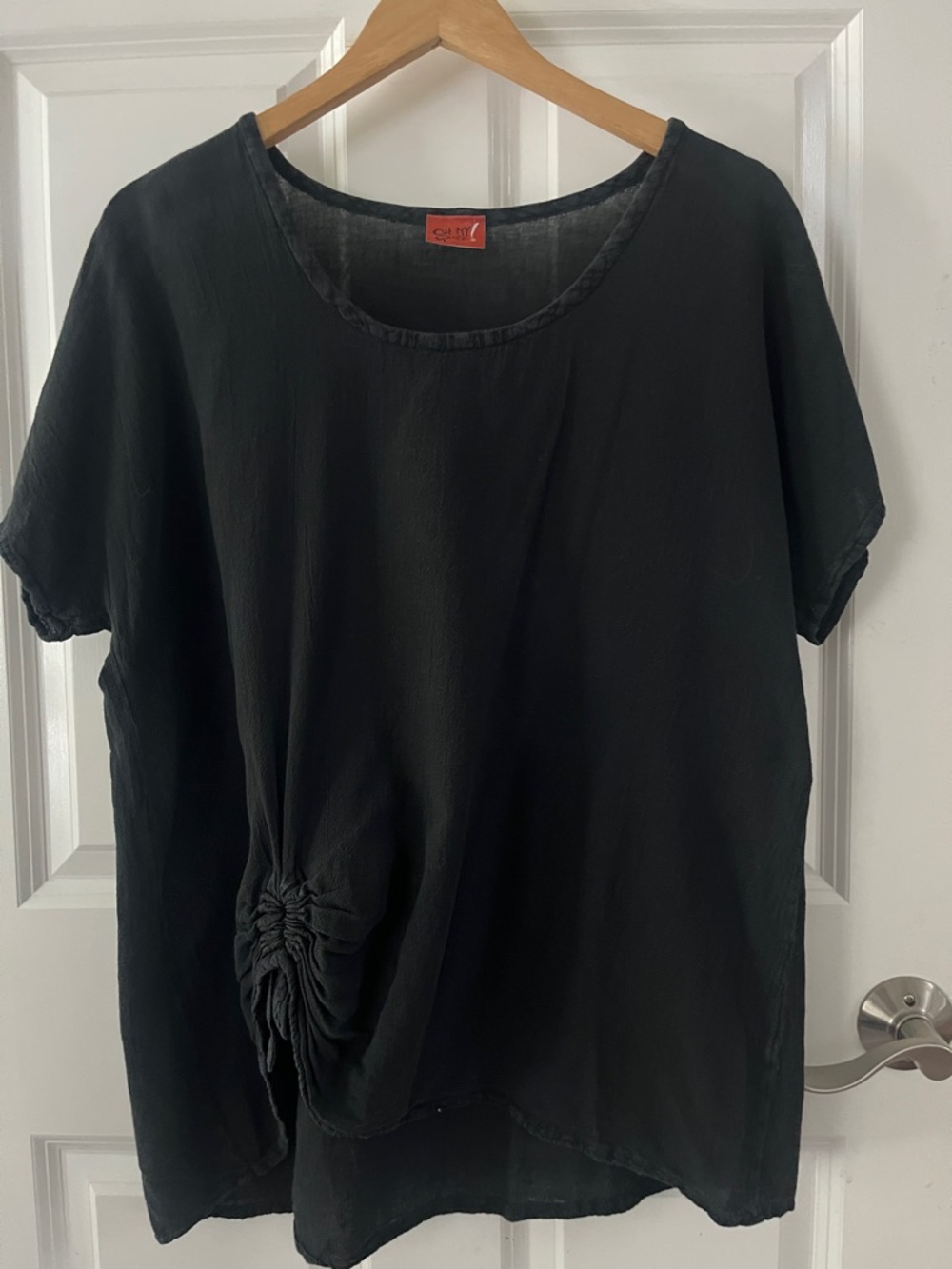 Oh My Gauze!  Black Top. Tie front detail, short sleeve. Sz 2
L/XL